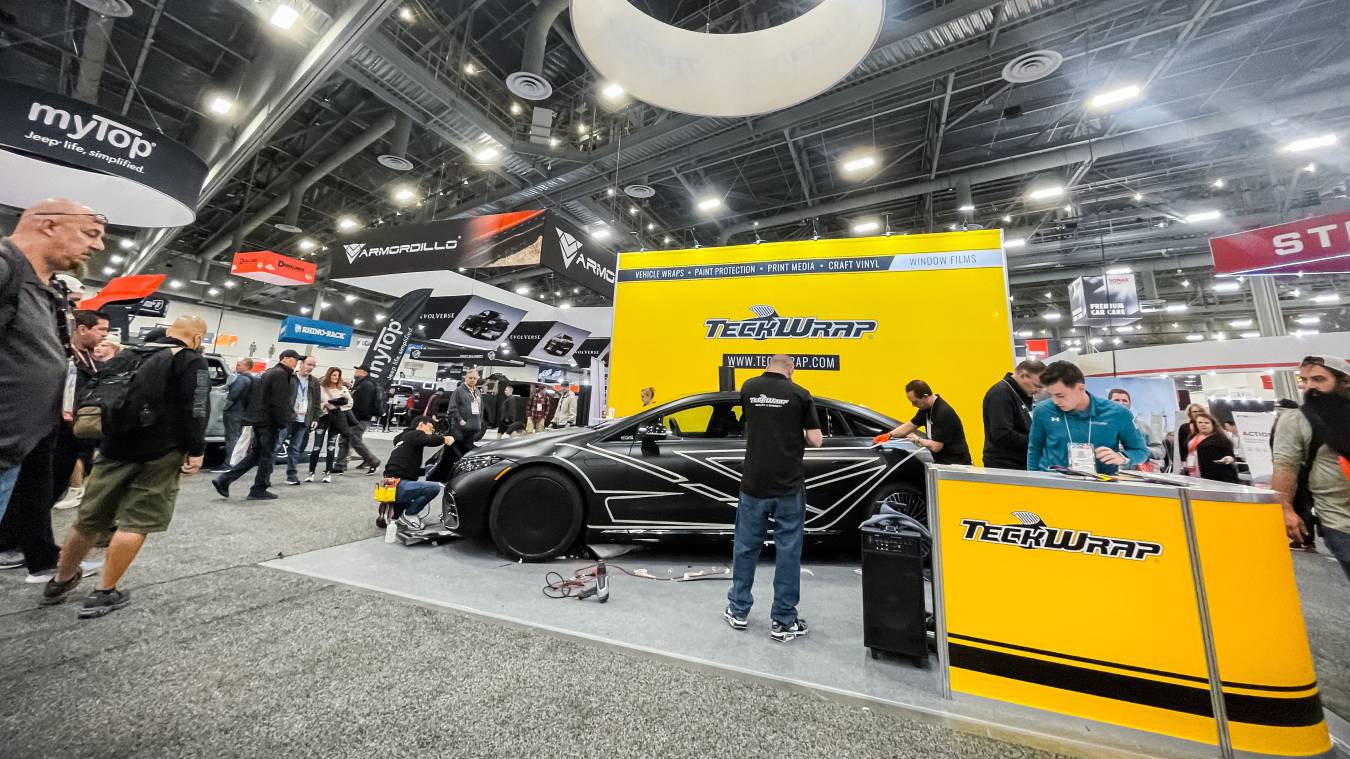 Teckwrap autófólia bemutató - Kép SEMA Show 2022 Teckwrap bemutató - Fotó