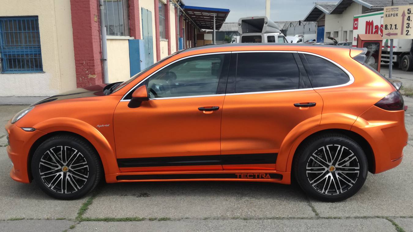 SCH - A használható matt króm autófólia - Kép Teckwrap SCH matt chrome orange autófólia - Fotó