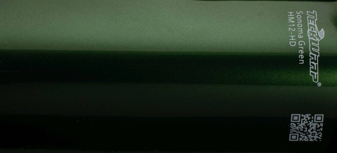 Teckwrap HM12-HD Sonoma Green autófólia - Kép Teckwrap HM12-HD Sonoma Green fényes metál zöld autófólia - Fotó