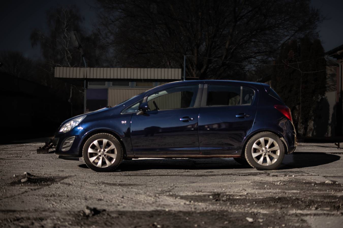 Teckwrap GAL14-HD Space Blue metál űr kék autófólia - 2 - Kép Opel Corsa autófóliázás Teckwrap GAL14-HD Space Blue autófólia felhasználásával 2 - Fotó